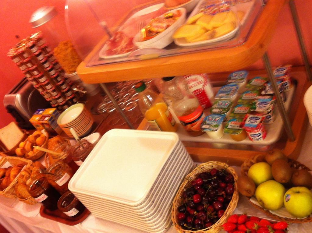 La Taverne Юзес Екстер'єр фото